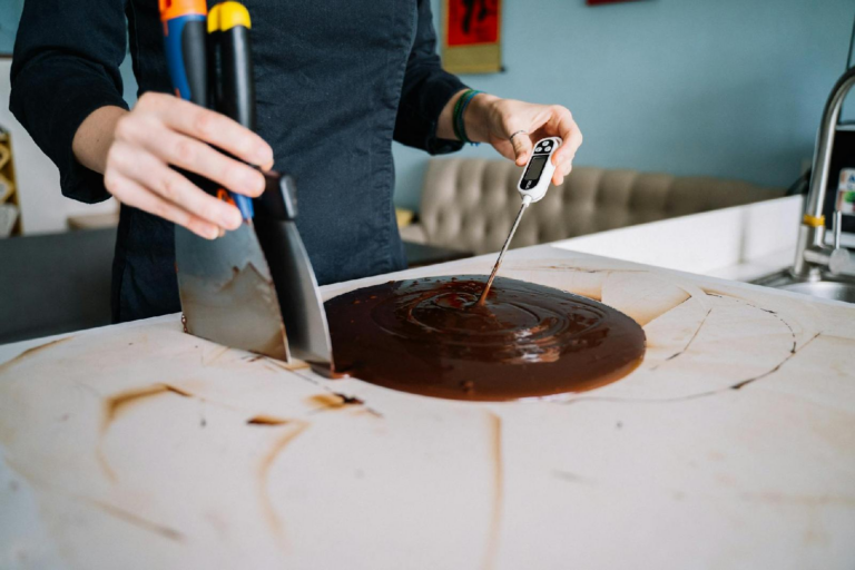 Rattraper la ganache au chocolat trop liquide : astuces et techniques